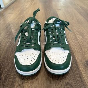 Nike Low Dunks - Michigan State Green size 39